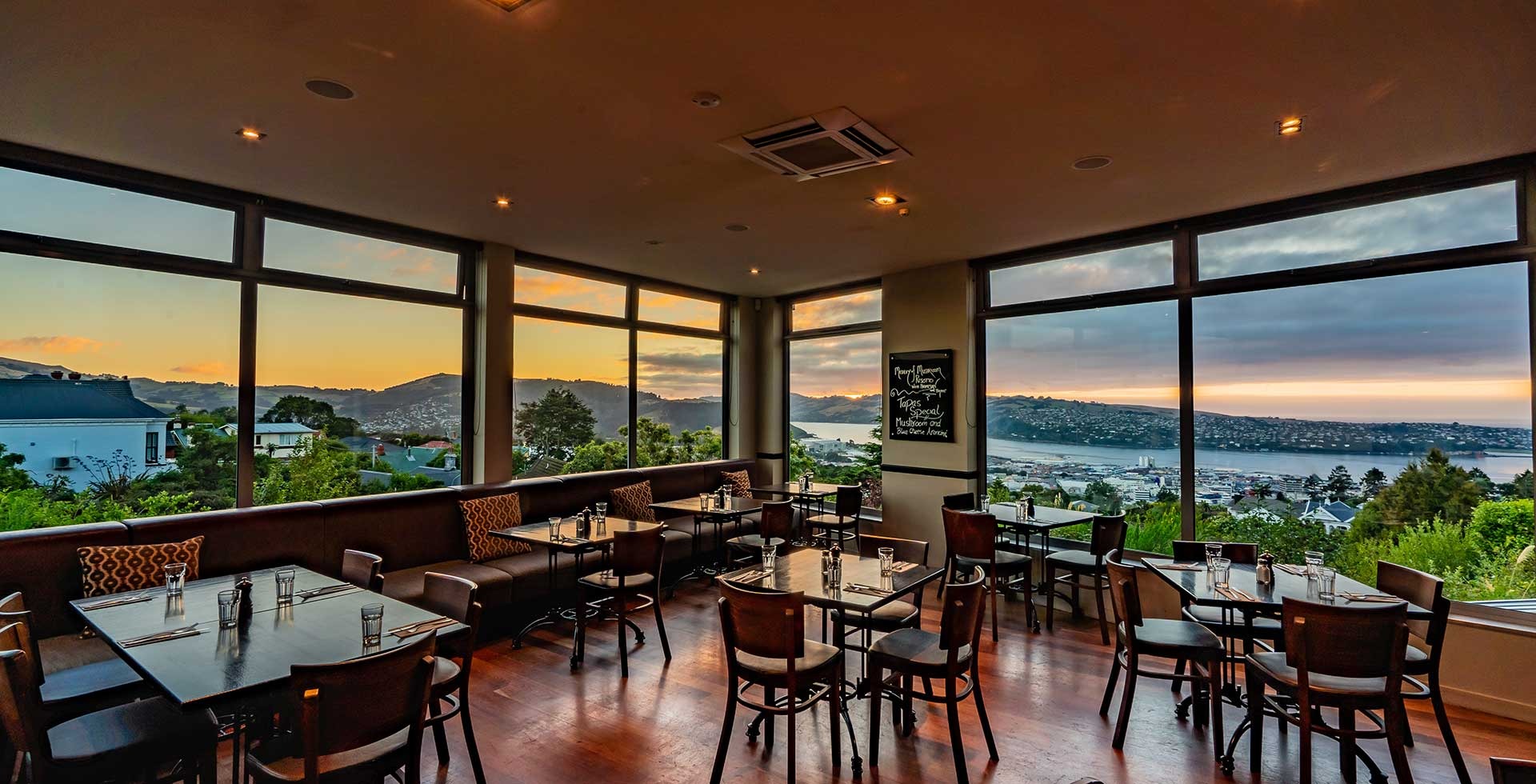 Luna Bar and Restaurant