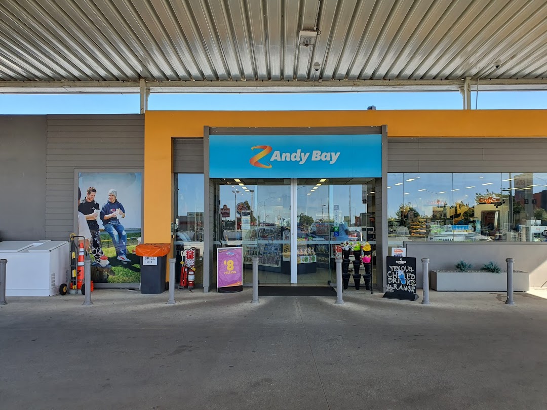 Z – Andy Bay – Service Station