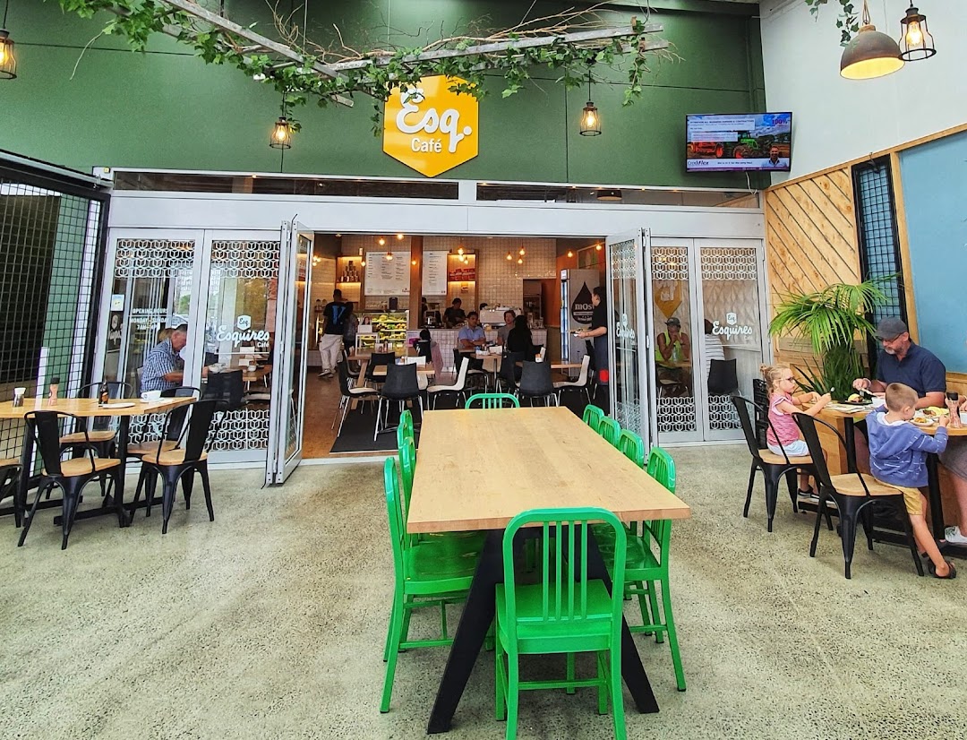 Esquires Cafe – The Boundary