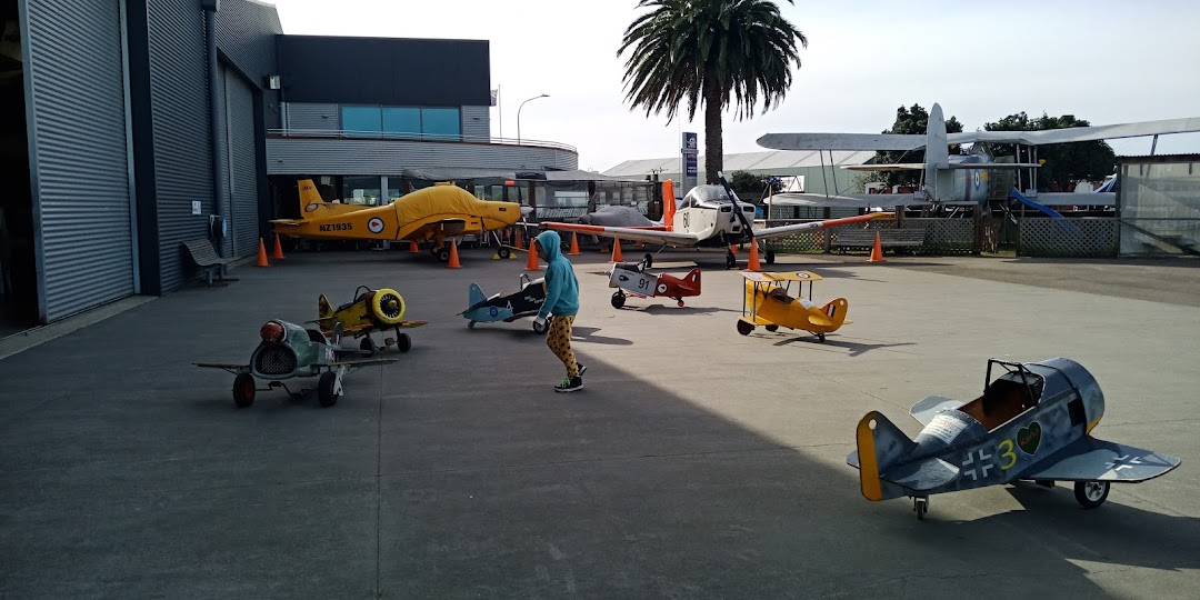 Classic Flyers Avgas Cafe & Bar