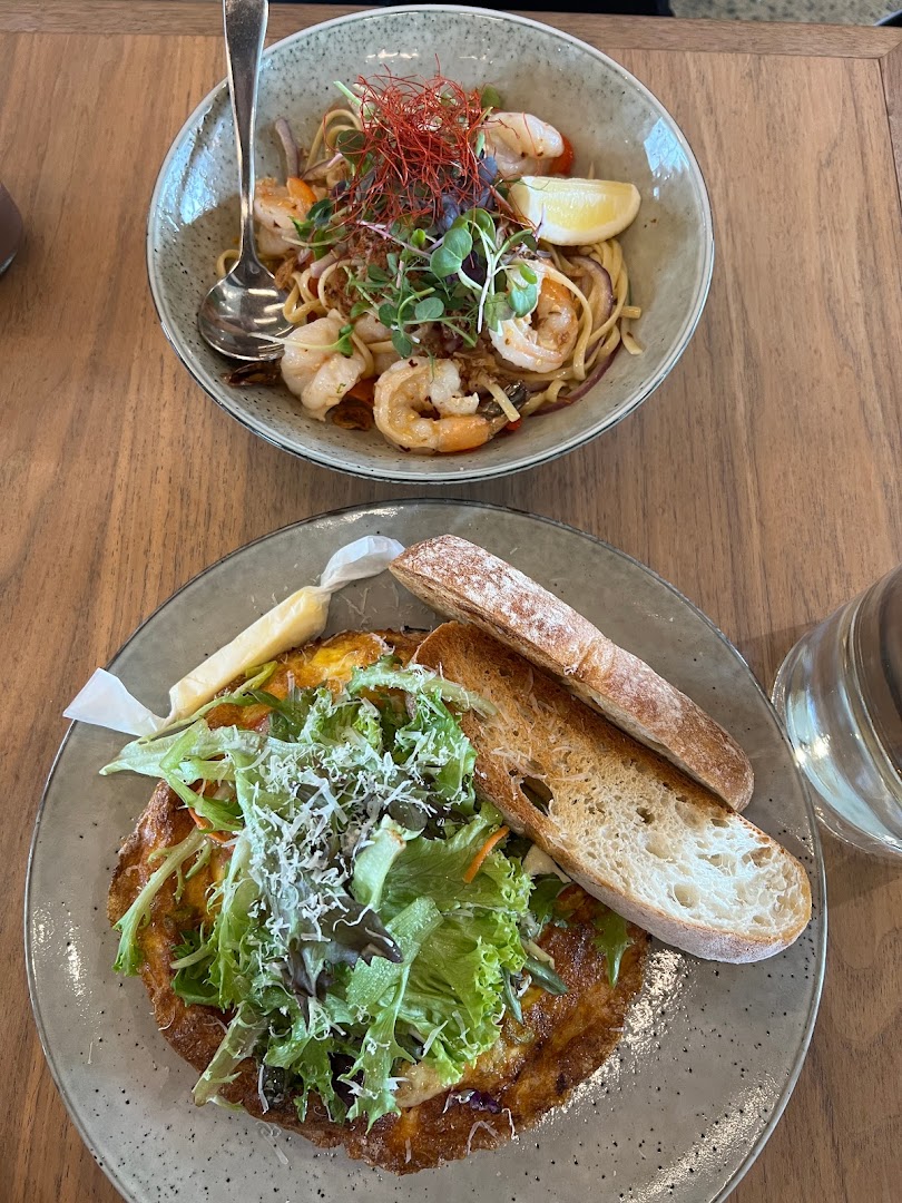 Midpoint Café