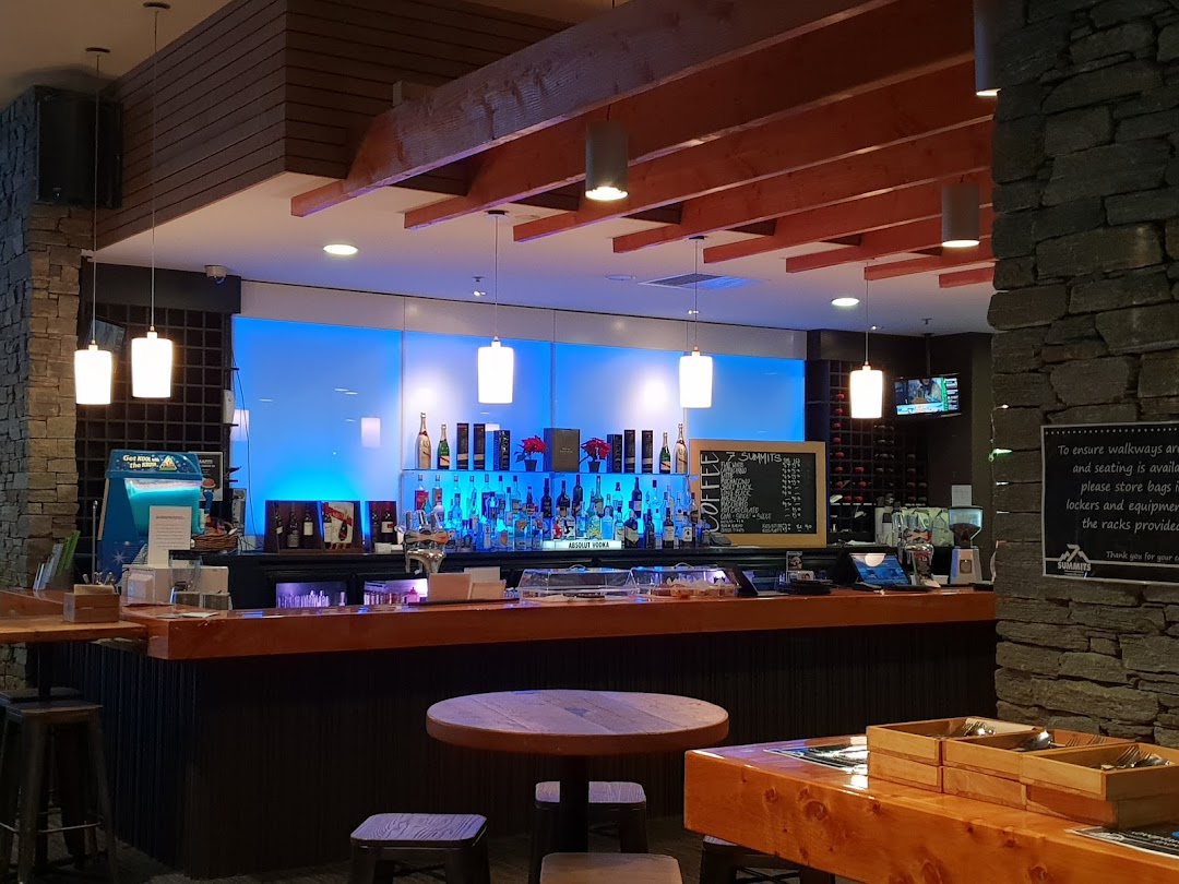 7 Summits Restaurant & Bar