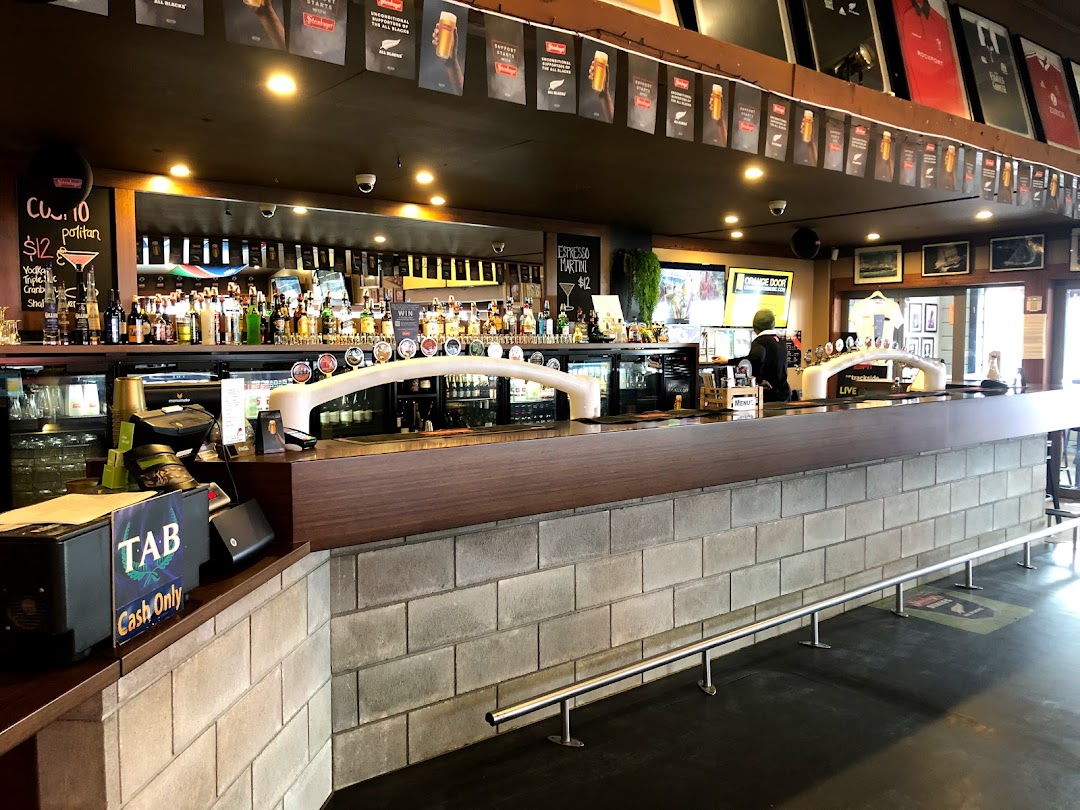 Smitty’s Sports Bar And Grill