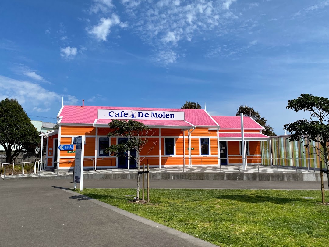Cafe de Molen / The Dutch Oven