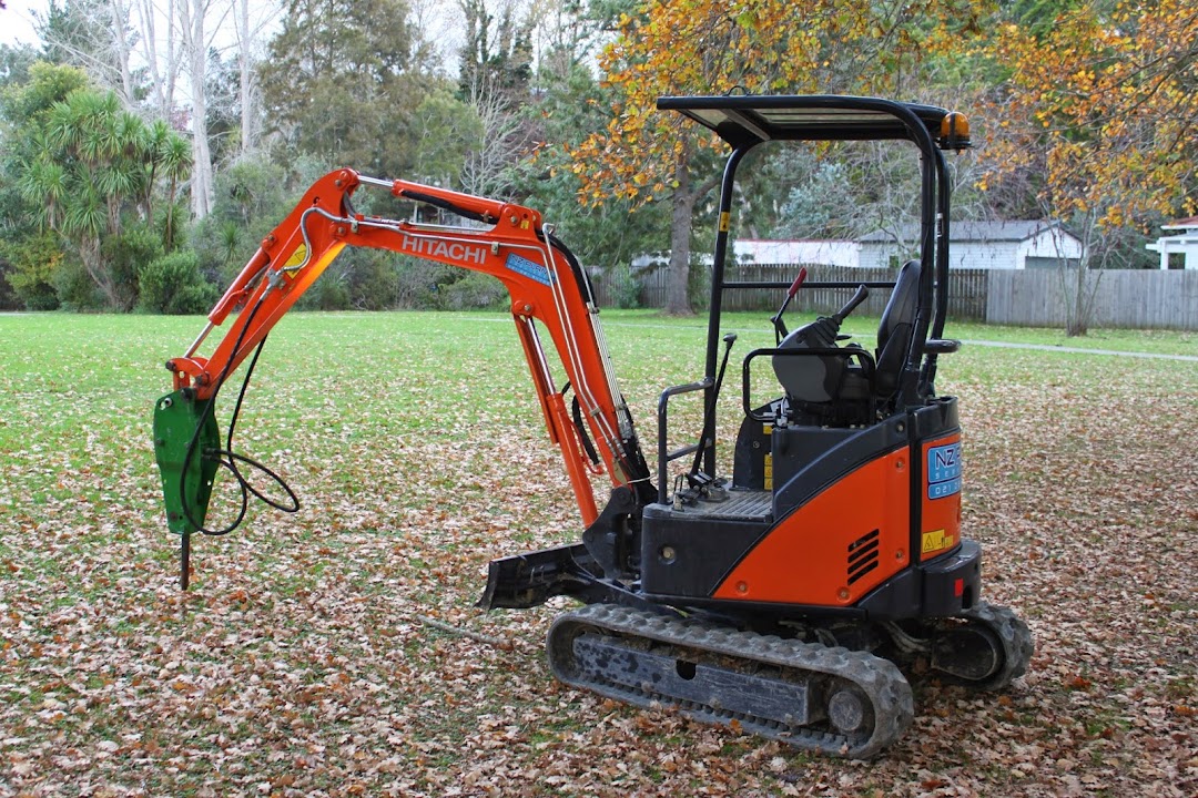 NZ Plant Services : Mini digger hire