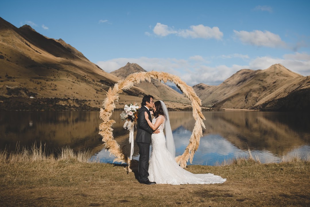 aMoment Wedding