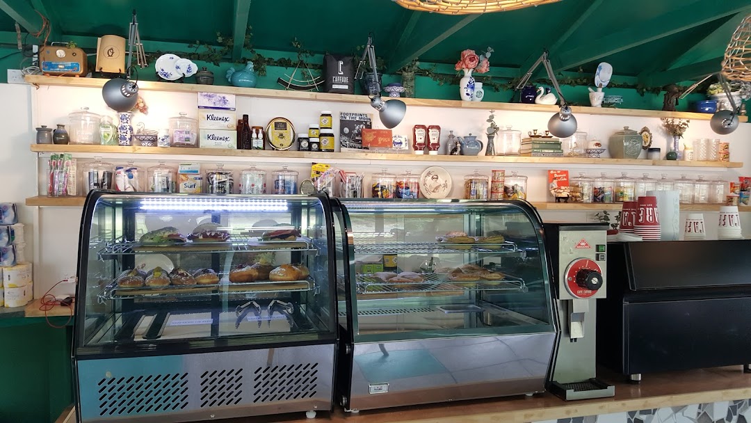 Little Queen Cafe & General Store