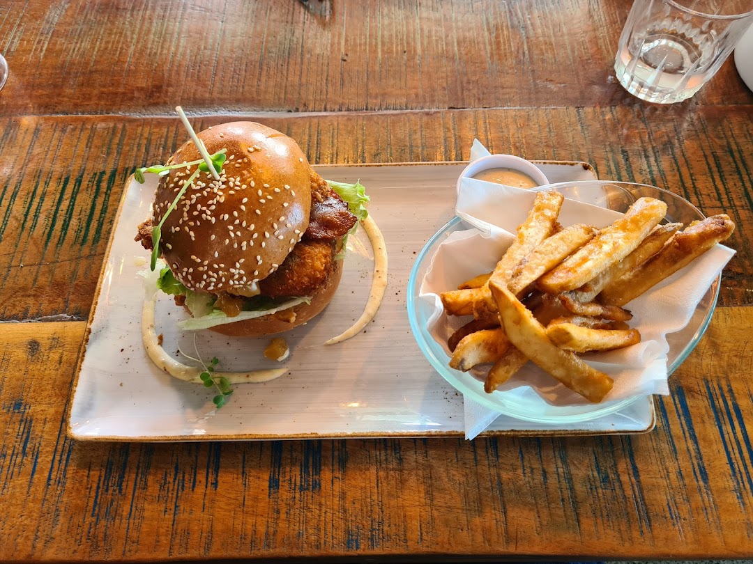 The District Cafe / Bar / Eatery