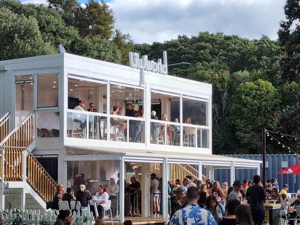 Lilyworld Cafe