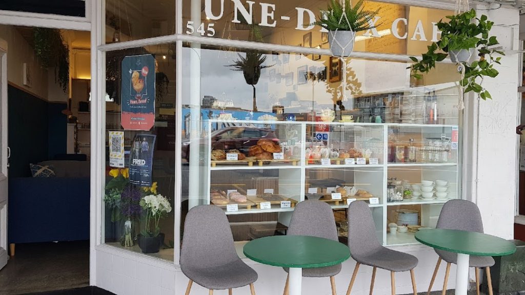 Une-Deux Cafe